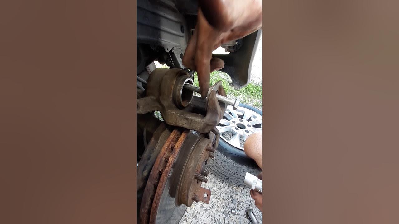Самый быстрый и простой способ вдавить поршень в суппорт. - YouTube