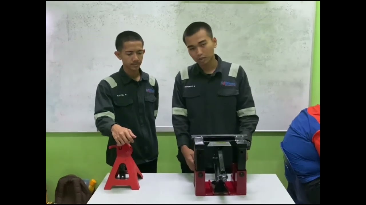 PROJEK TAHUN AKHIR DIPLOMA TEKNOLOGI AUTOMOTIF KOLEJ VOKASIONAL TAWAU    (JACK STAND LOCKED)