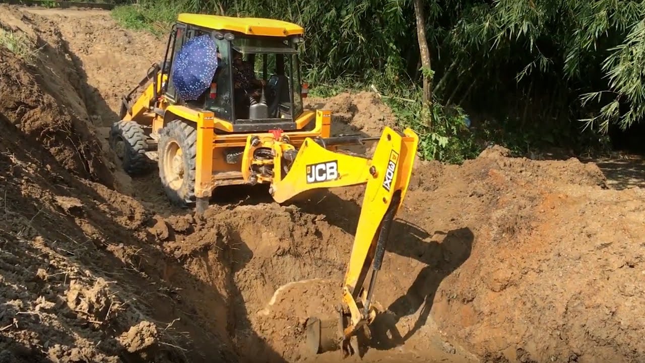 JCB Backhoe Loader Making Drain Part II