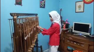 angklung berkibarlah benderaku