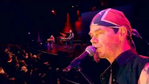 Otis Lee Crenshaw (Rich Hall) sings a love song to...
