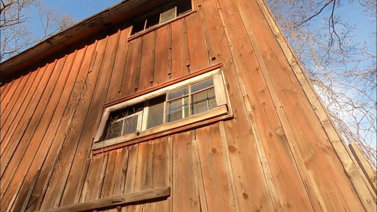 EXPLORING ABANDONED BARN (alone) - YouTube