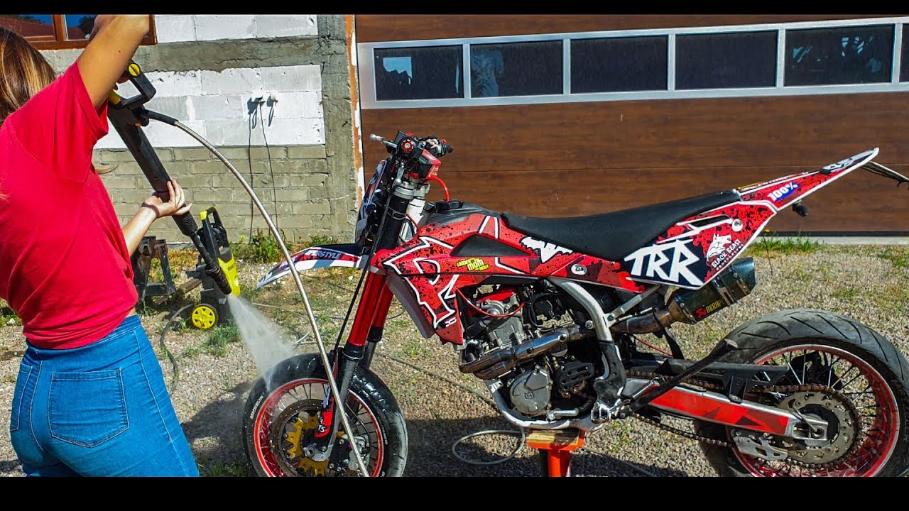 NIESAMOWITA DZIEWCZYNA NA MOTOCYKLU | GIRL ON THE MOTORCYCLE | SUPERMOTO LIFESTYLE