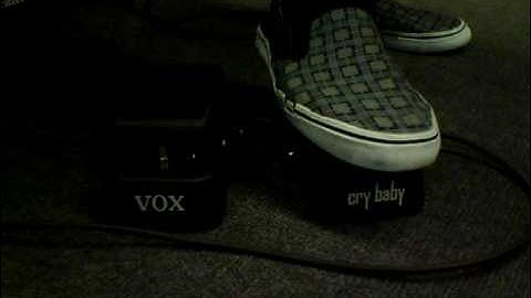 Vox Wah V 845 versus Cry Baby Wah Pedal