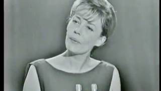 Video thumbnail of "Jeanne Moreau   le tourbillon de la vie"