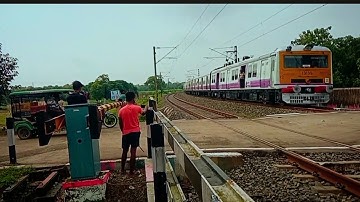 Amazing Furious EMU : Single Windshield EMU Local Train Selflessly Running Out Railgate
