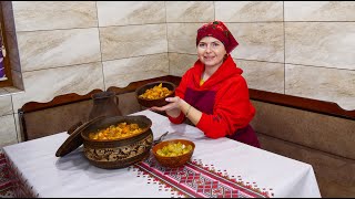 LIFE IN A UKRAINIAN VILLAGE. COOKING CHANACHY IN THE OVEN