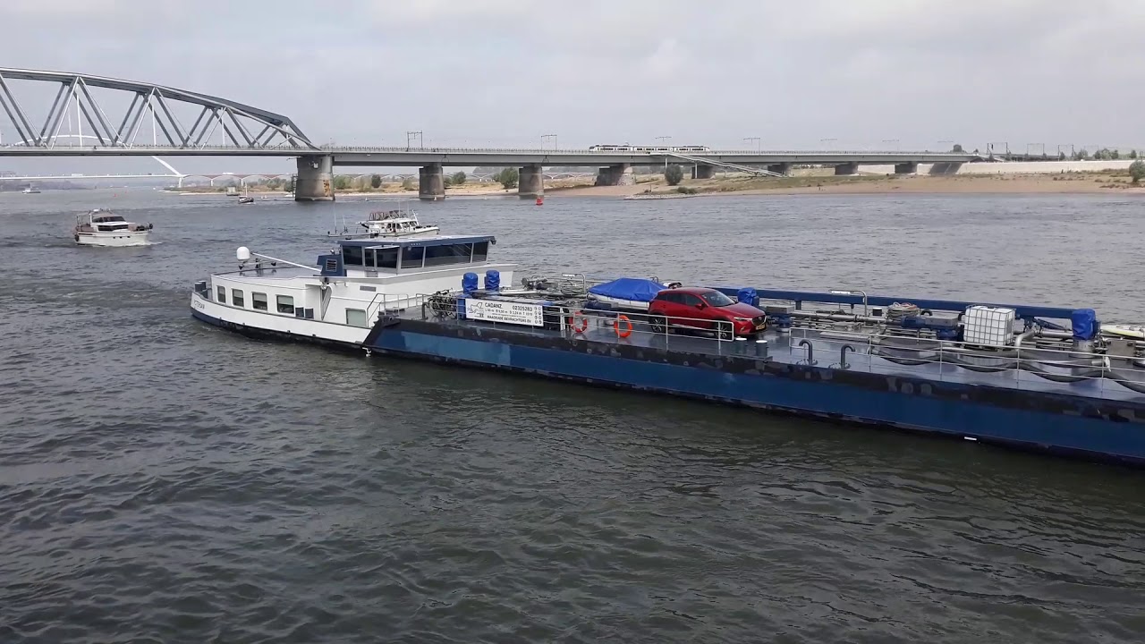 Inland tanker CADANZ passing through Nijmegen boxycharm september 2019