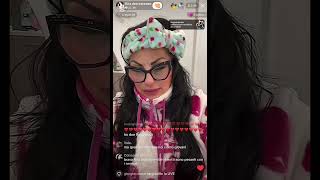 Rita de crescenzo riceve una gallina in faccia lanciata dalla finestra di casa sua😱😱 #tiktokviral