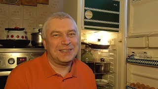 картинка: Я на кухне возле холодильника разговариваю