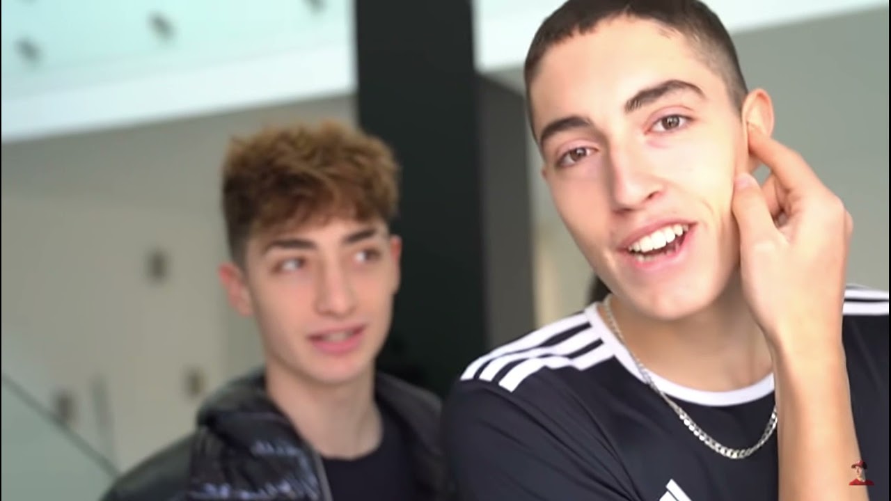 Reaccionando a vídeo de YoSoyPlex. Cocodrilo en su piscina!