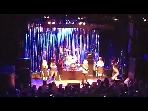 Go-Go's - Irving Plaza - Gina does introductions