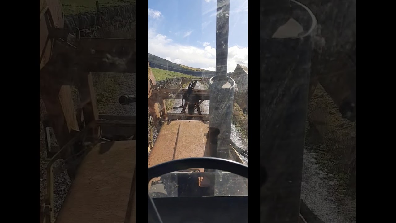 FEEDING WITH A CASE IH 885