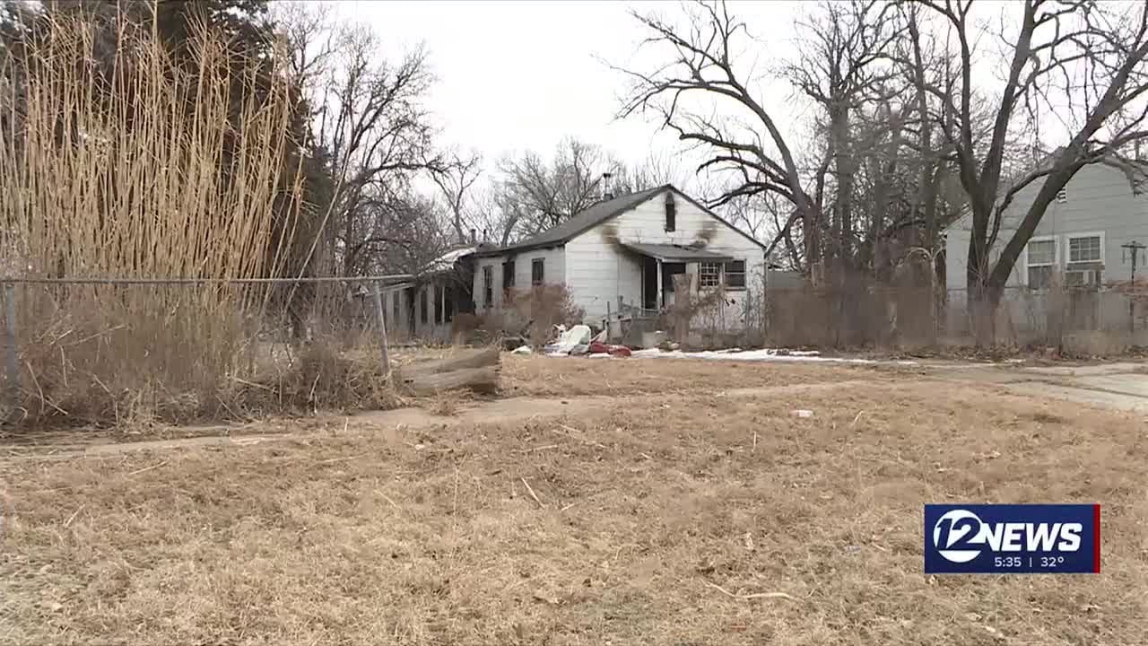 South Wichita duplex collapes while crews fight overnight fire - YouTube