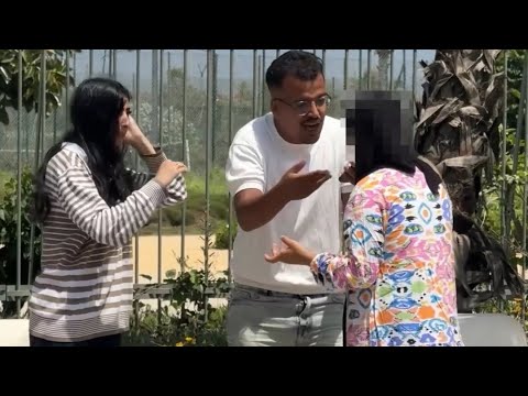 مضحك ميمكنش خاصمها مع صحبتها