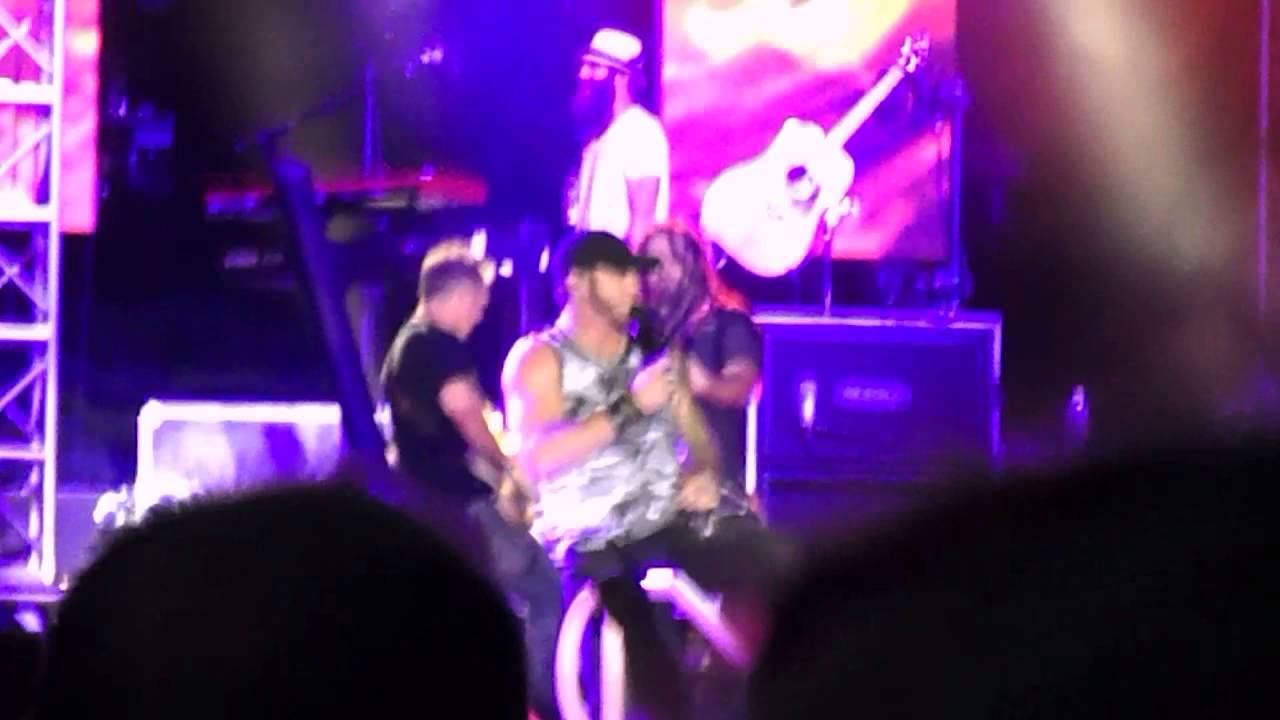 Brantley Gilbert "Small Town Throwdown" Jam in the Valley 2014 YouTube