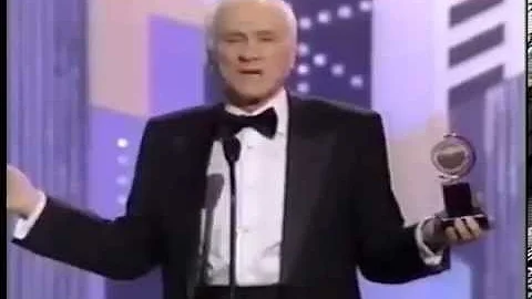 Dick Latessa wins 2003 Tony Award for Best Feature...