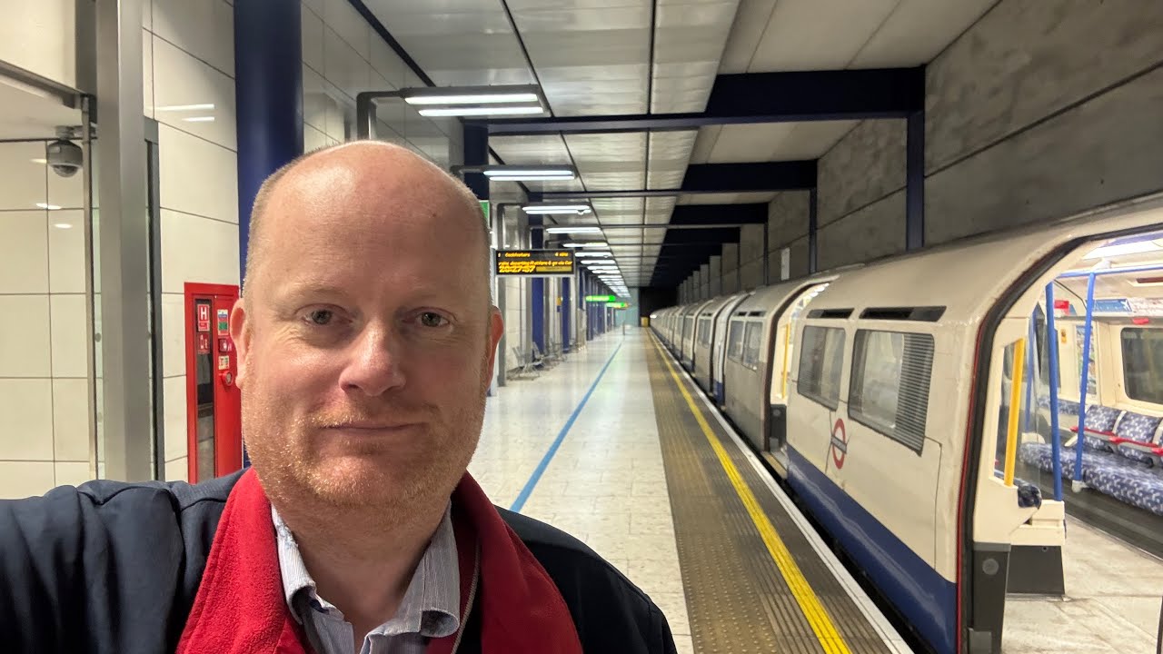 Присоединяйтесь ко мне на 5 дней в лондонском метро в качестве машиниста поезда на линии Пикадилли.