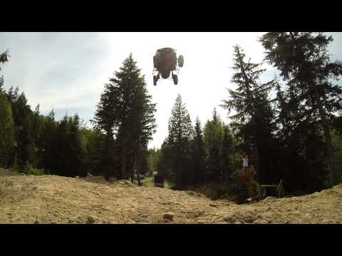 Video till Snubbe hoppar över 55 meter med en UTV