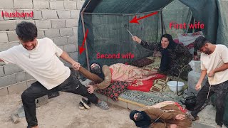 😱 A fierce fight between the first wife and the second wife over sleeping next to the husband, but.
