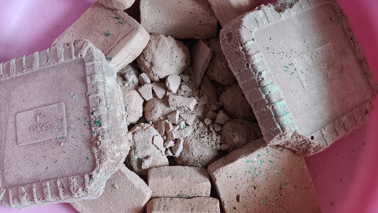 Crunchy crumbles 🟤 ASMR 💥