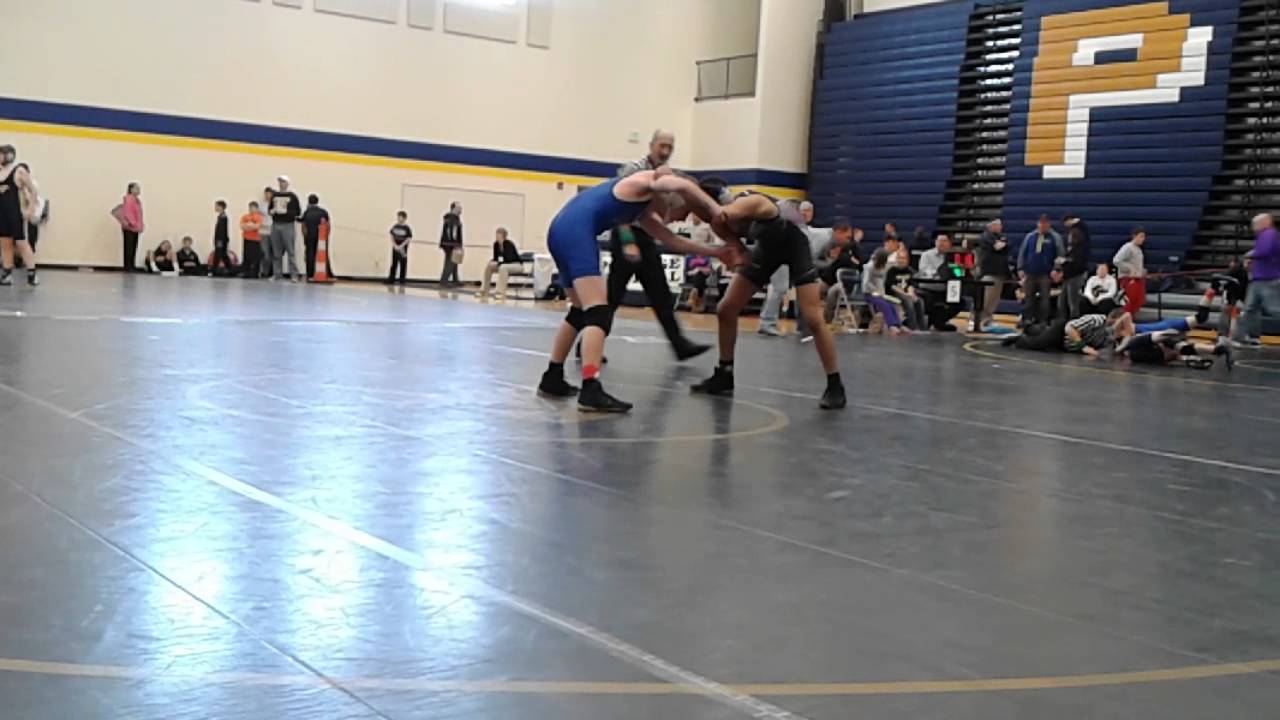 Ground and pound wrestling match, Carledo white (defeats) determined