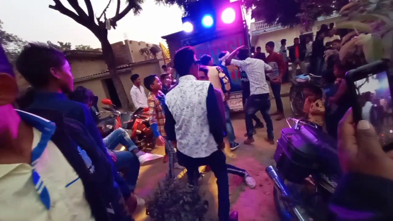 Manish vs Roshan - YouTube