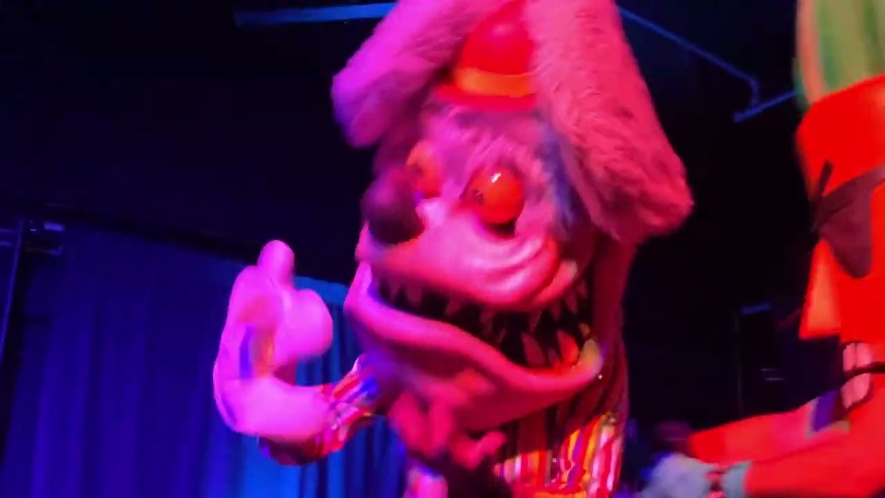 Radioactive Chicken Heads PEST CONTROL (Kill Chucky Cheese) Live