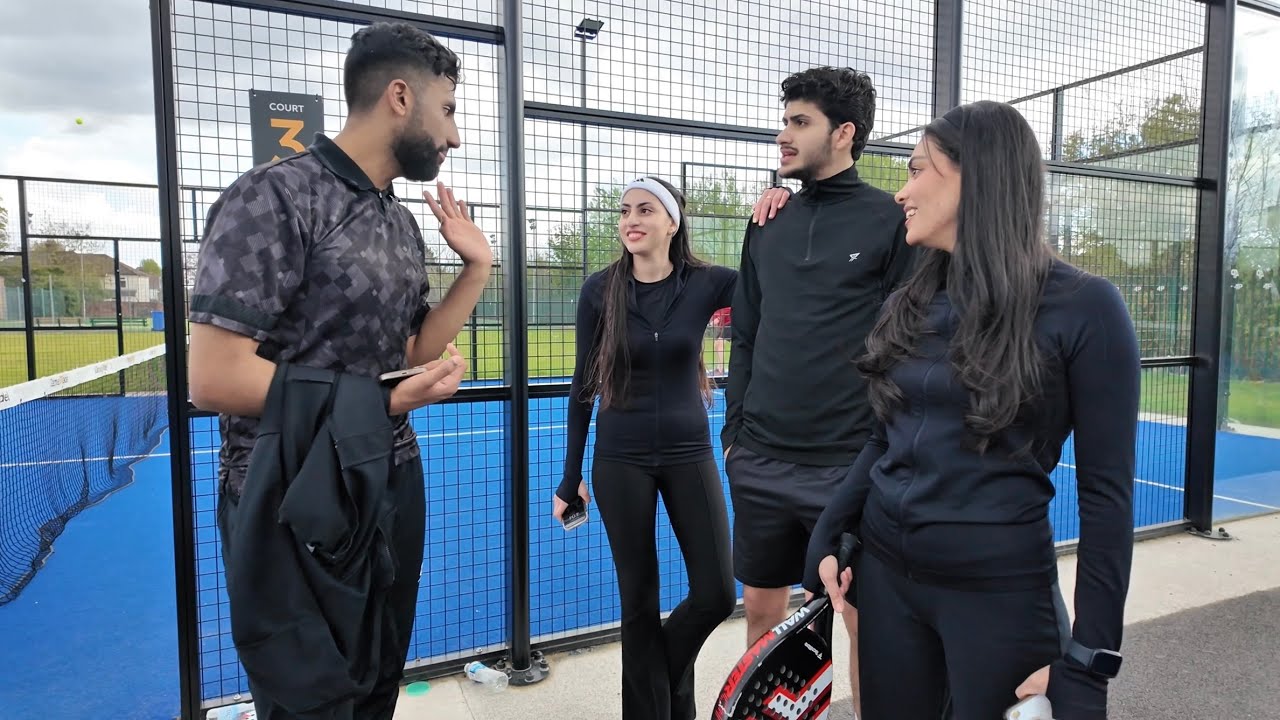 رحت العب بادل ويا اصدقائي 🏓