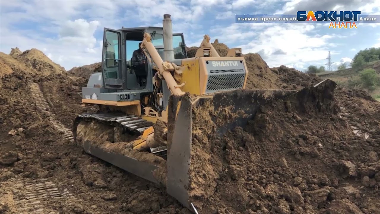 В Анапе, в песчаном карьере, арестованы 4 экскаватора, бульдозер и 16 ...