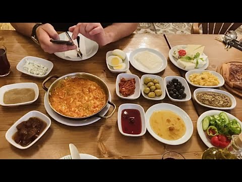 Meşhur Van Kahvaltı Evi - Sokak lezzetleri / Turkish breakfast full of tables - Turkish street food