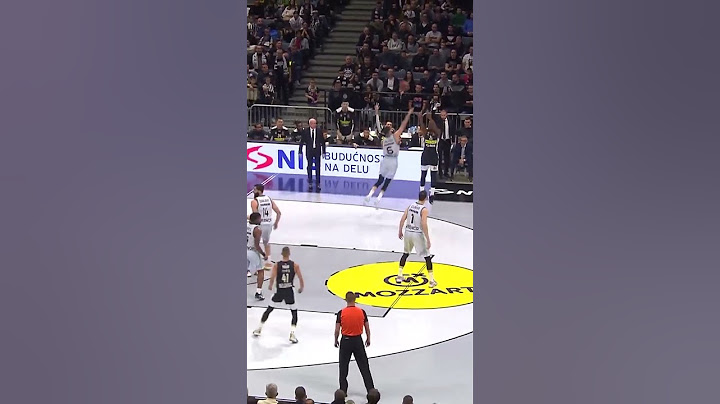 Watch Zeljko Obradovic's reaction as his players execute a perfect pick & roll play