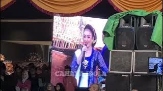 Bagaikan ROMEO & JULIET NIKEN SALINDRY & Pak CAHYO Tepampang Di Layar Lebar