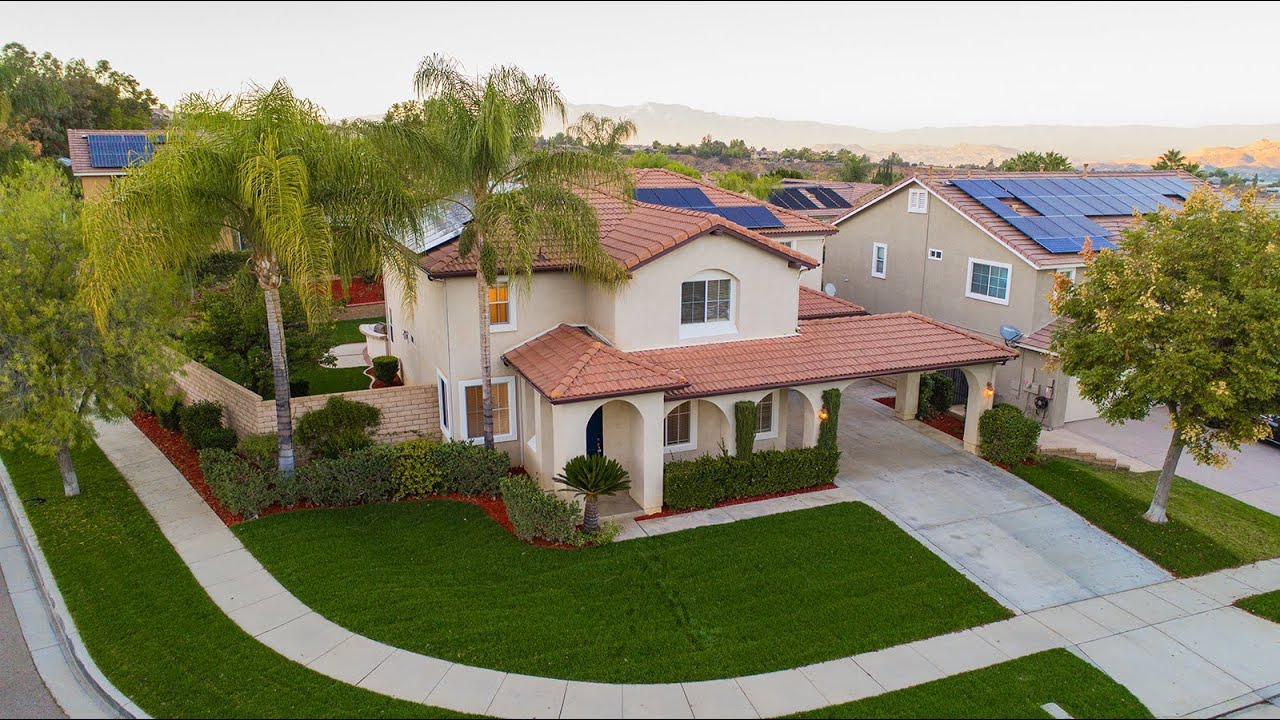 Movein ready South Corona Home in Eagle Glen for sale. With downstairs