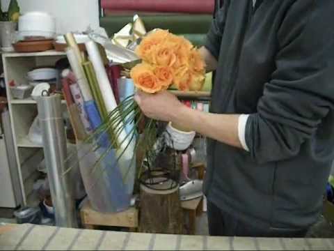 スパイラルで花束を作る オレンジのバラのミニブーケ Youtube