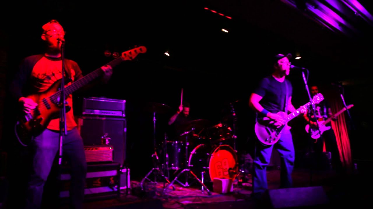 The Old Comiskeys - The Ramones (cover) The KKK Took My Baby Away (LIVE)