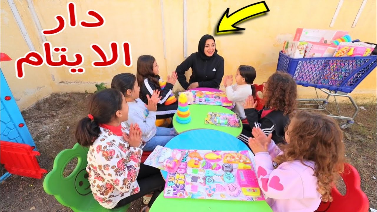 بنت صغيرة تفرح بمعاملة الناس لها !!