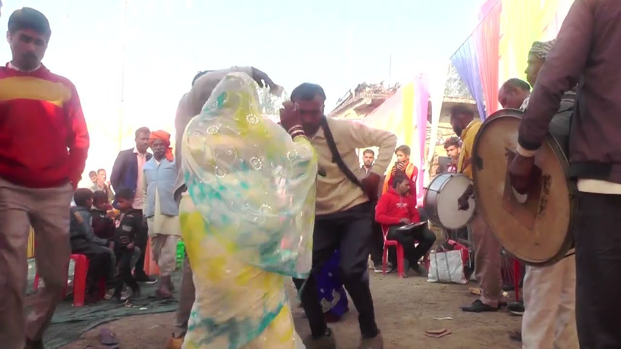 Desi Dance me Desi Video ka Band Dance Dehati Video🤣Band Baja Dance😂Band Baja Video me Rai Dance