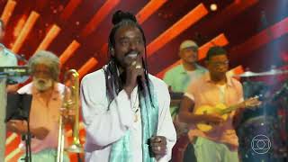 Seu Jorge canta 'Felicidade' no Domingão com Huck (16/02/25)