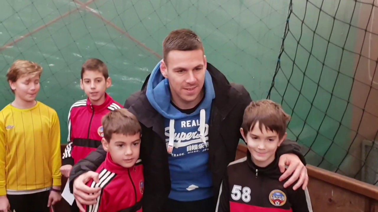 Druženje Marka Gobeljića sa malim fudbalerima iz BUBAMARE u kojoj je ponikao