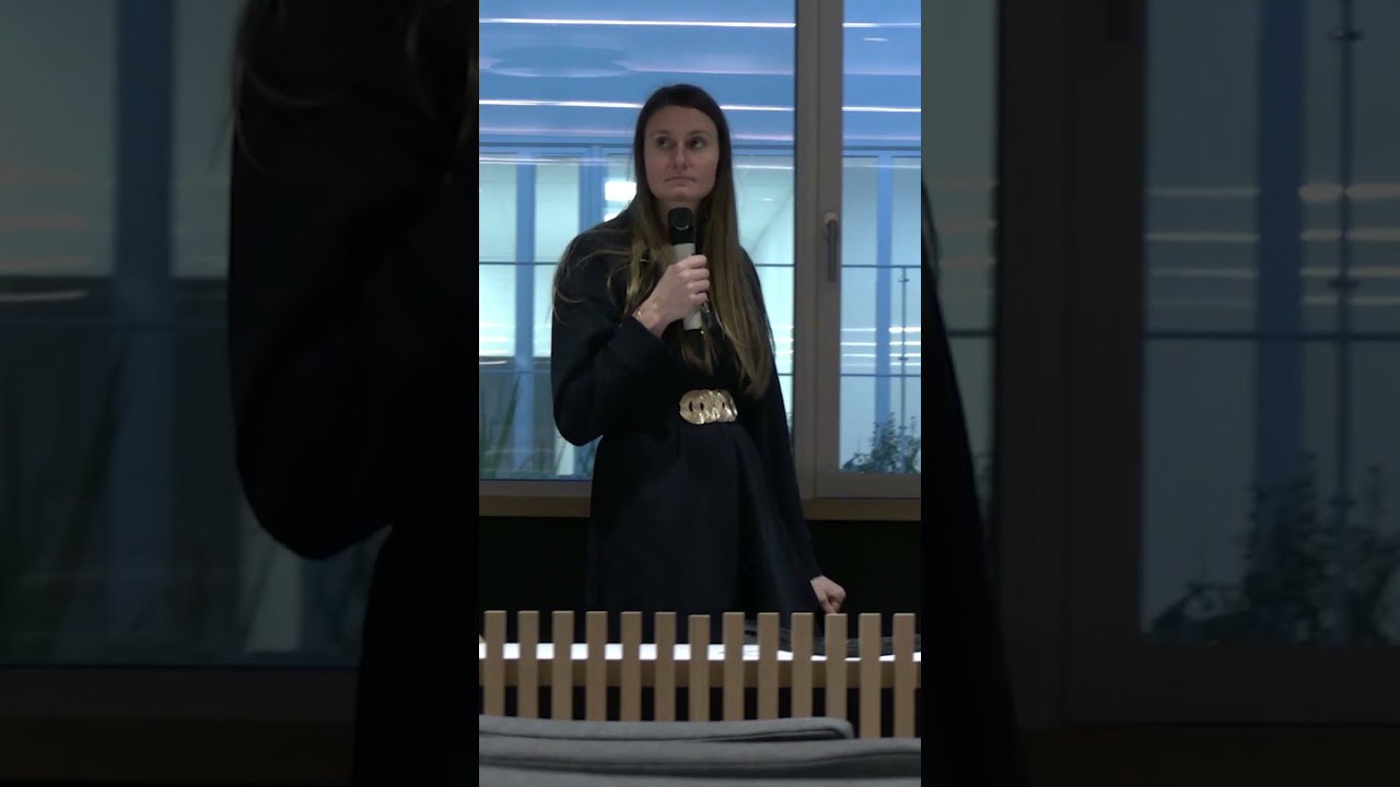 Функция автоматического кадрирования AW-UE160