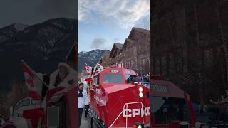 Santa knows how to make a grand entrance to Banff National Park 🚂🎅 - #shorts
