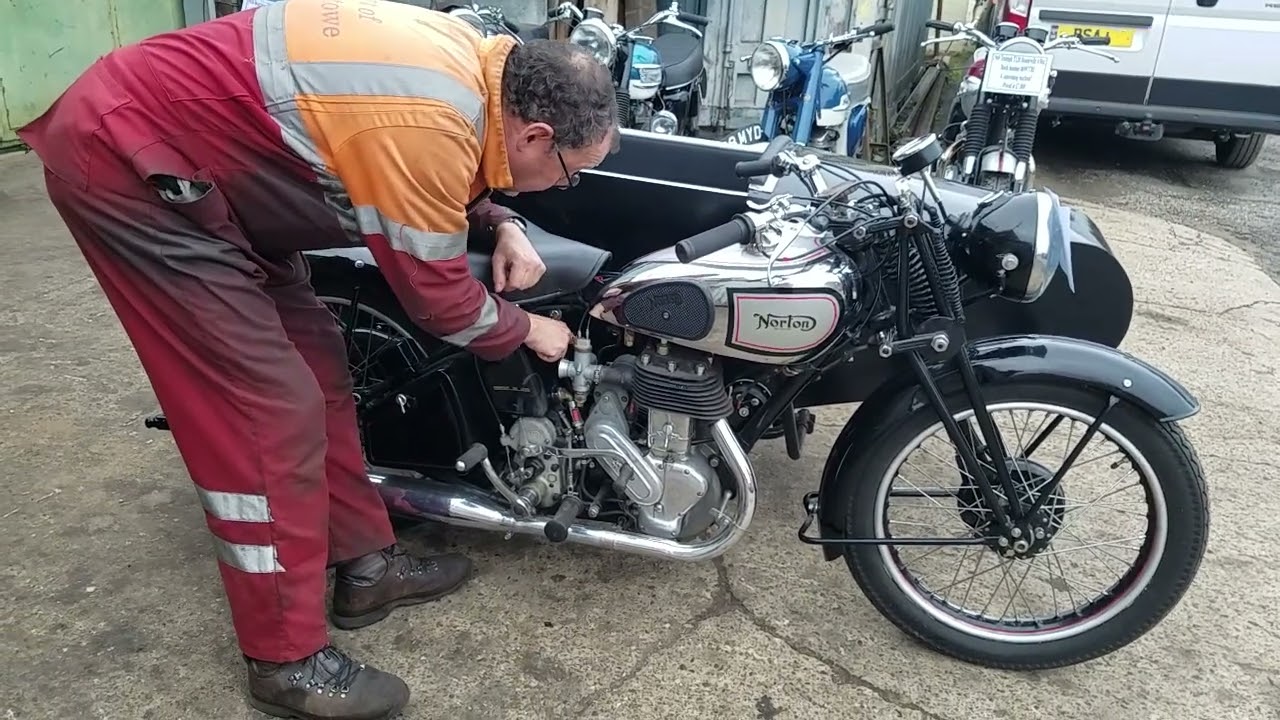 1942 Norton 16H 500cc & sidecar at Andy Tiernans 