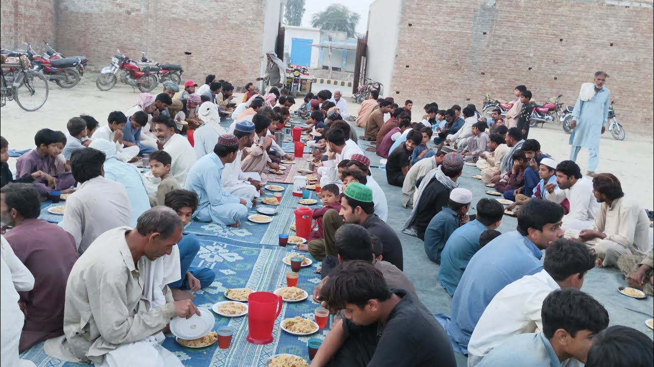 Free Food In Ramadan Iftaar Time/300 People Iftaar On choak Marley Biggest Iftaar in Dist Pakpattan