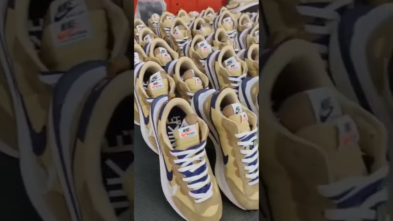 Nike sacai x VaporWaffle "Sesame Blue Void“