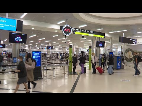 Video Travelers experience shorter waiting times than expected at airports in the US