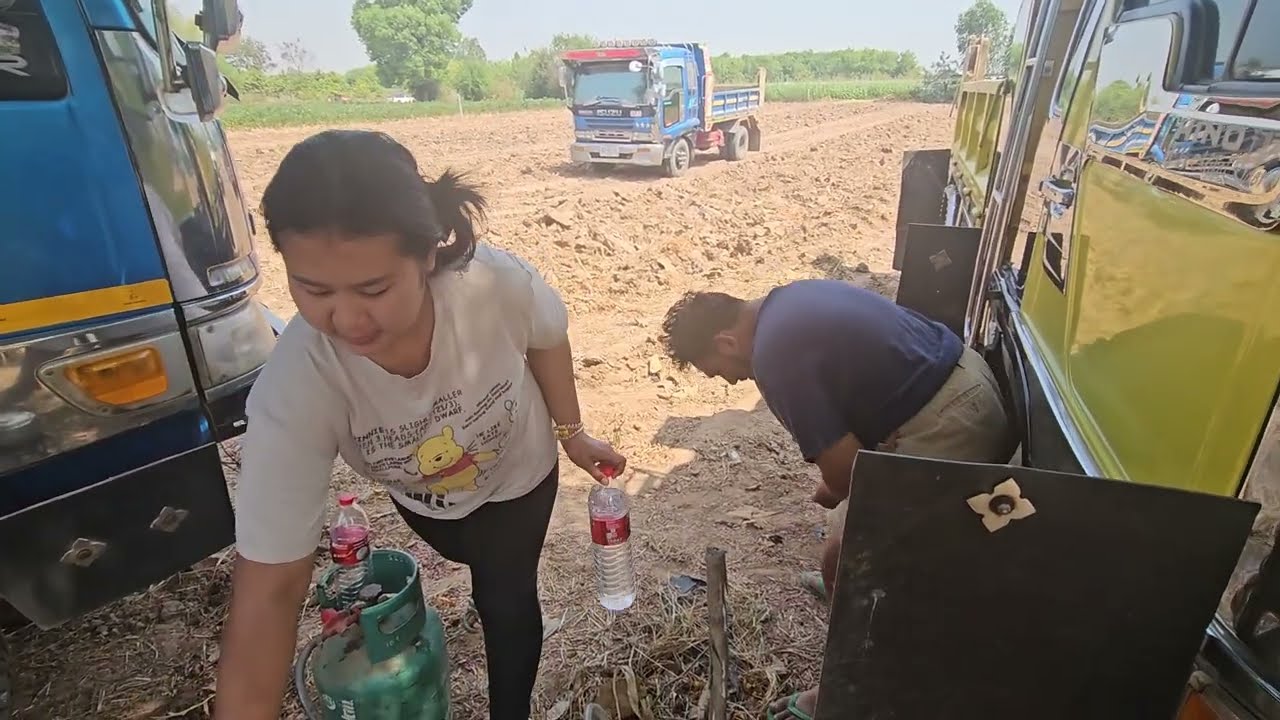 ทำอะไรกันครึ่งวันยังไม่วิ่งงานเลย Excavator