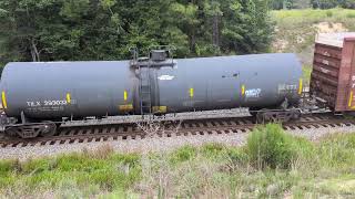 CSX 3085 and CSX 4746 lead a HUGE sb mixed freight and stops at the Camden Road bridge 