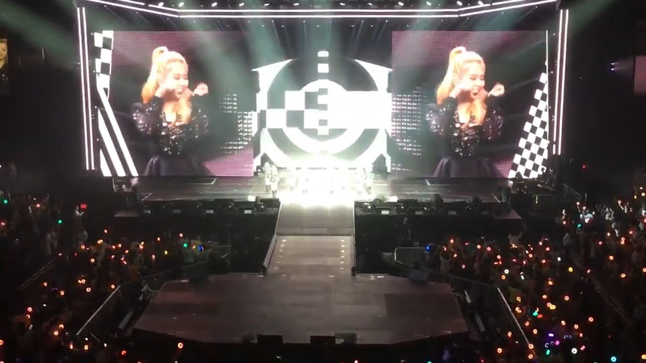 TWICE (트와이스) - Cheer Up | TWICELIGHTS World Tour (Chicago) 190723 | FanCam