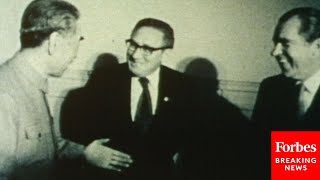 FLASHBACK: Henry Kissinger Joins President Nixon To Meet With Chairman Mao In China